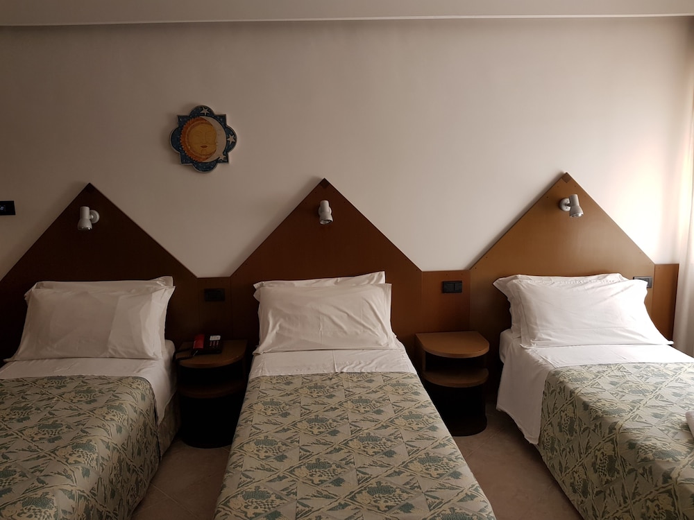 Quadruple Room - Photo 5