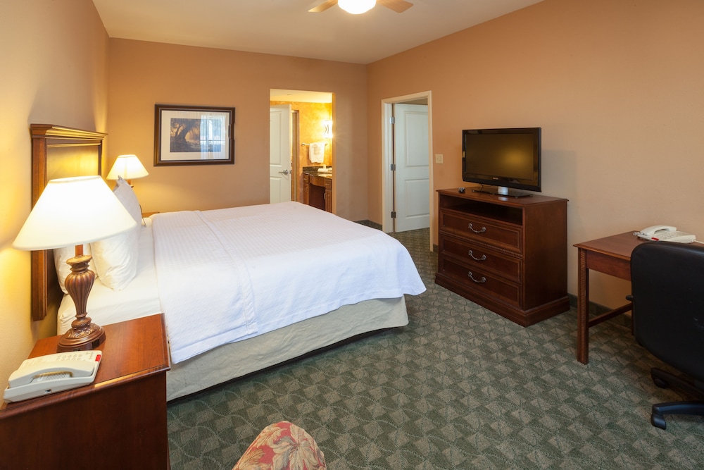 Bedroom Suite-King Bed - Photo 2