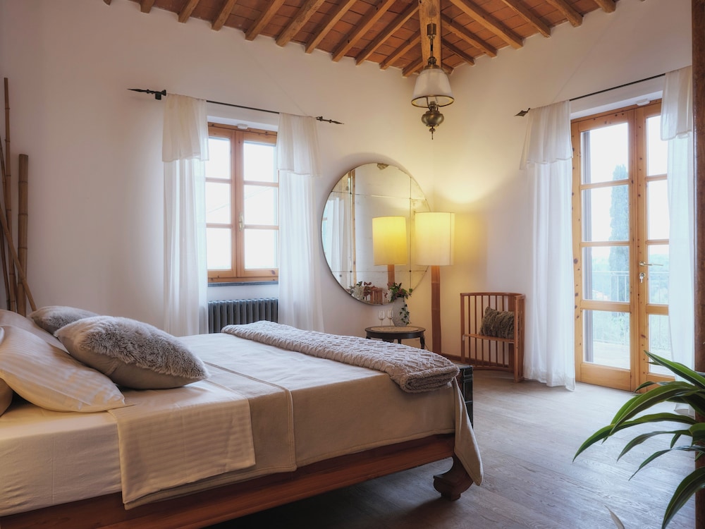 Deluxe Double Room, 1 King Bed, Hill View photo 1