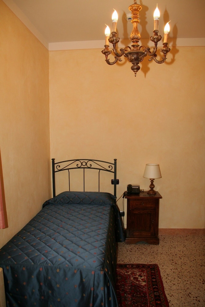 Single Room (Country) photo 1