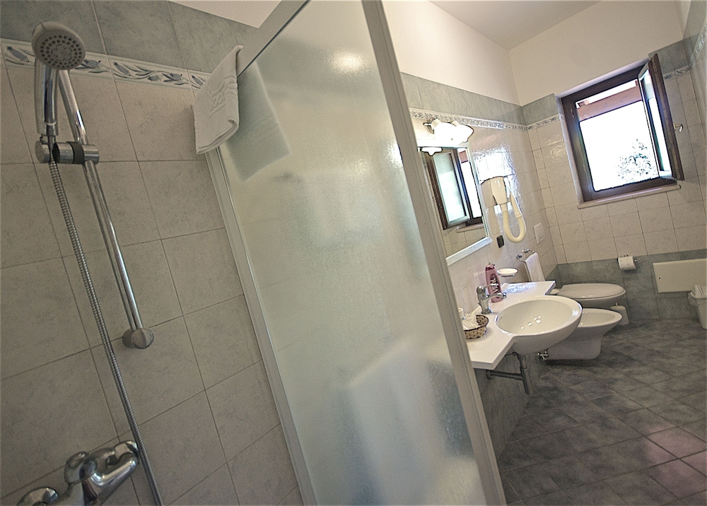 Standard Double Room - Photo 18