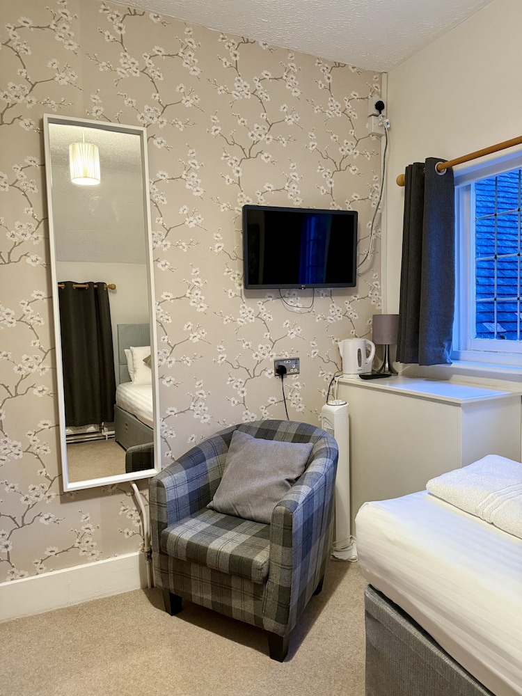 Basic Single Room, Ensuite
