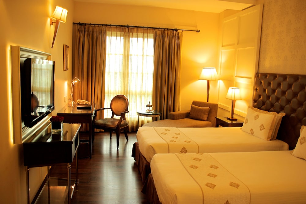 Contemporary Room - Photo 5