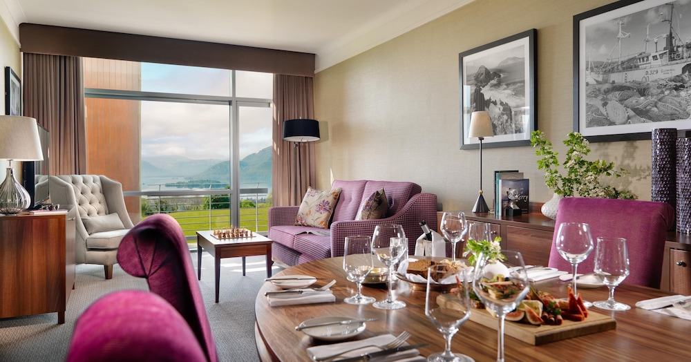Executive Suite, 1 King Bed, Balcony, Lake View