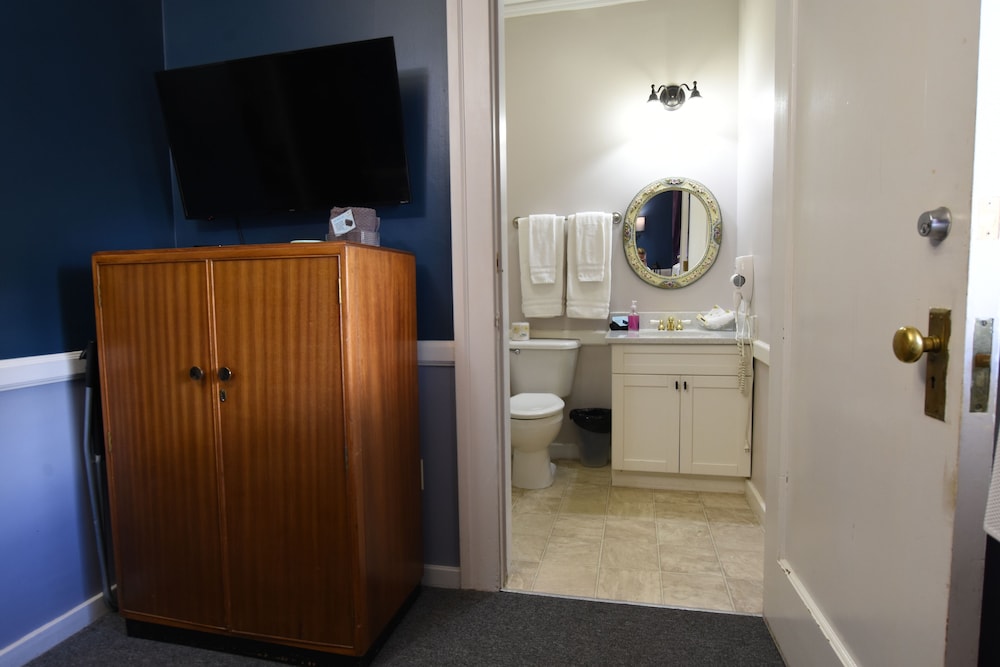 Deluxe Room, 2 Queen Beds, Refrigerator, Ocean View photo 2