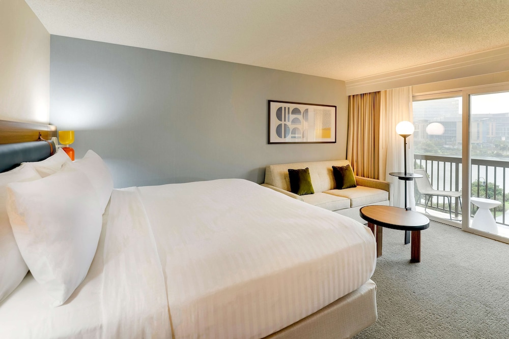 Room, 1 King Bed, Accessible - Photo 4