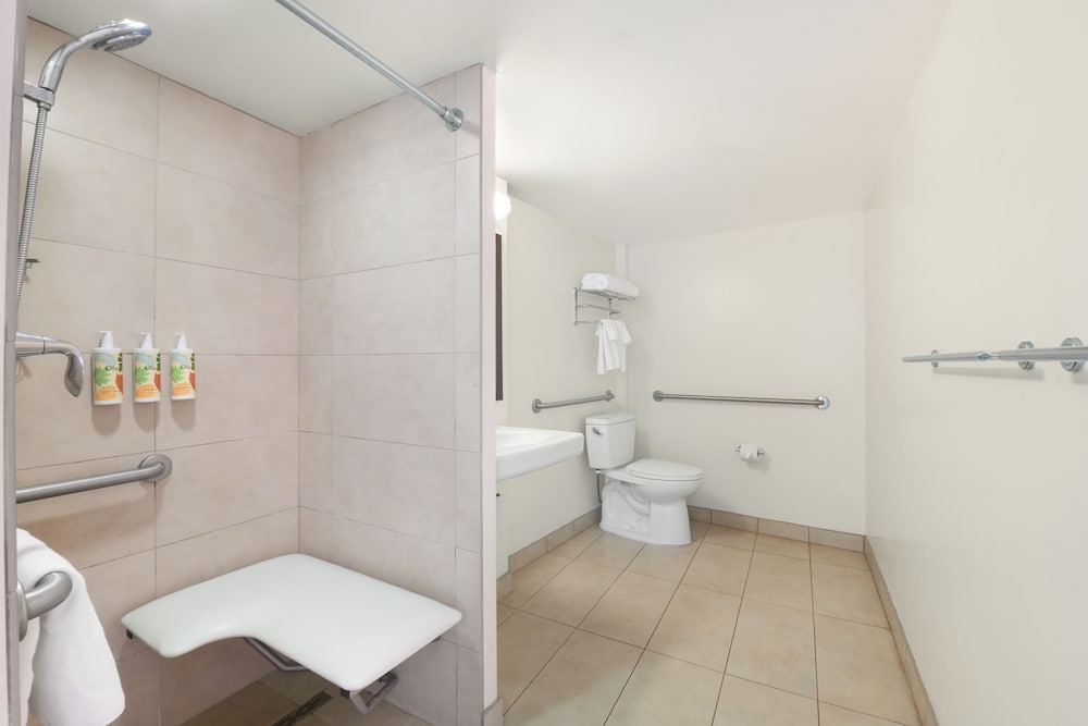 Junior Suite, Ocean View (Diamond Head - ADA) - Photo 5