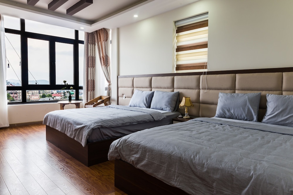 Superior Quadruple Room, 2 Queen Beds, Balcony, City View photo 3