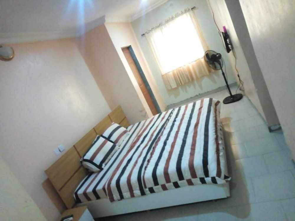 Royal Room, 1 King Bed, Non Smoking, City View