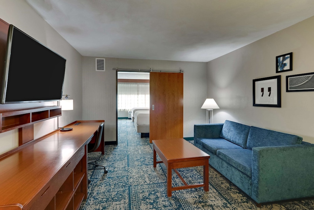Suite, Multiple Beds, Refrigerator & Microwave (2 Rooms, Sofabed) photo 2