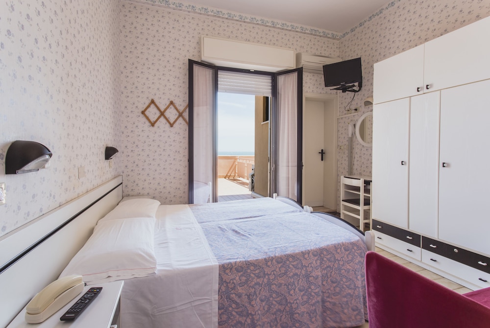 Standard Triple Room, Sea View