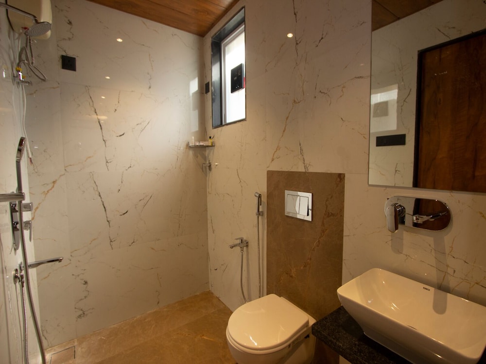 Executive Twin Room - Photo 2