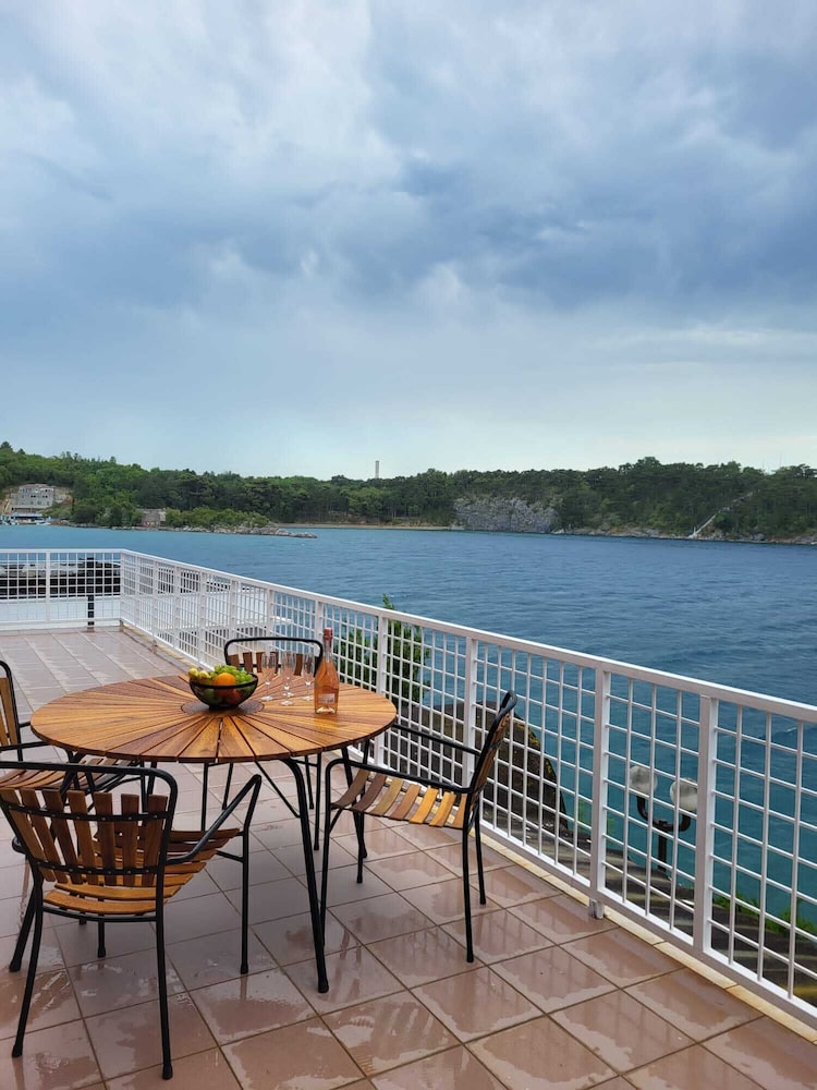 Double Room, Balcony, Sea View photo 2