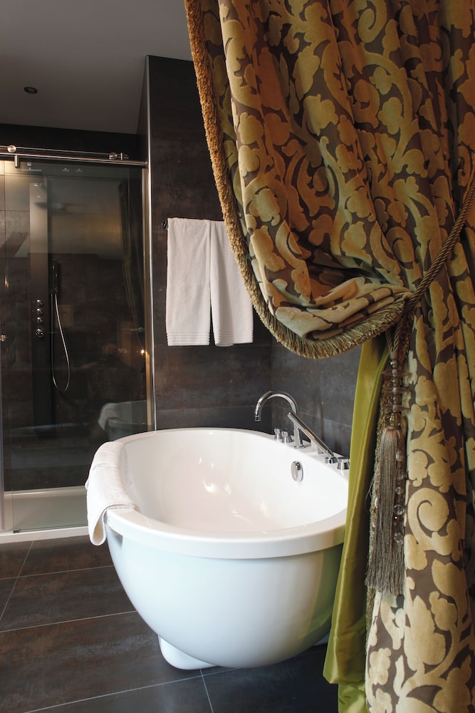 Suite (Prestige)