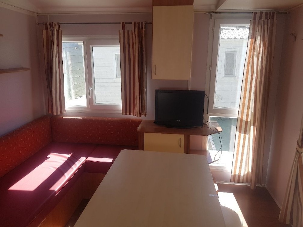 Mobile Home photo 3