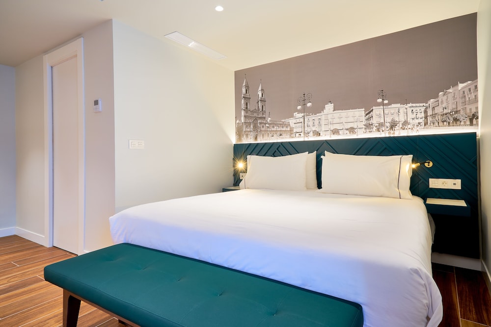 Suite, 1 Bedroom, Terrace - Photo 9