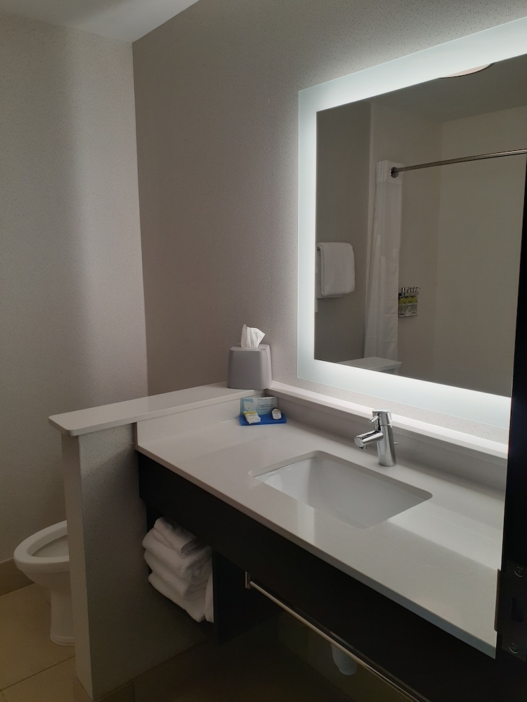 Suite, 2 Queen Beds photo 2