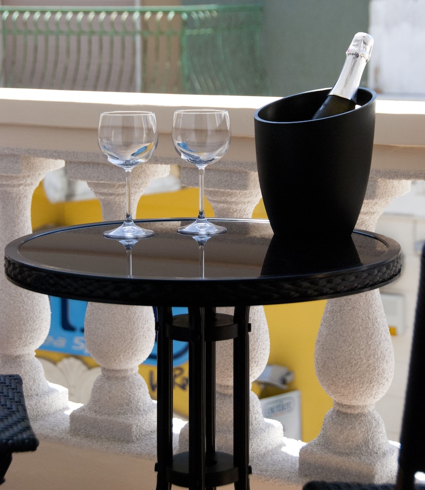 Basic Triple Room, 1 Bedroom, Balcony, Tower photo 3