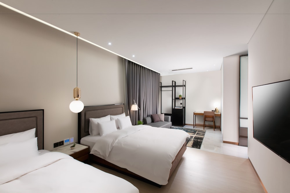 Premium Twin Room photo 3