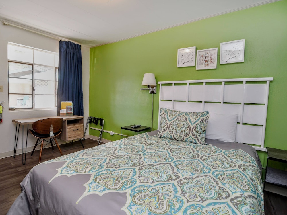 Standard Double Room, Ensuite (Single Queen ) photo 1