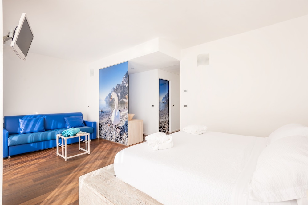 Deluxe Quadruple Room