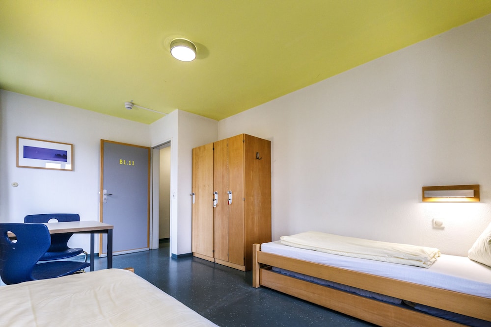 Twin Room, Shared Bathroom photo 3
