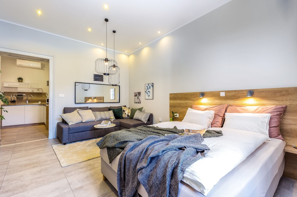 Deluxe Apartment, 1 Double Bed with Sofa bed (2) photo 3
