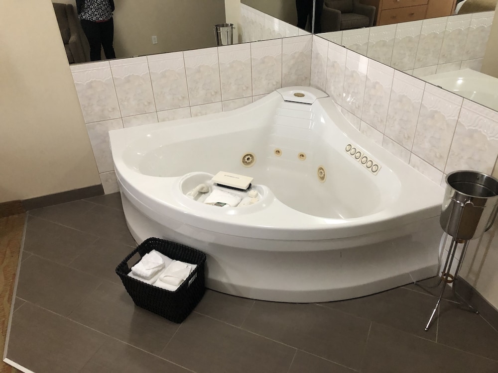 Suite, 1 King Bed, Non Smoking, Hot Tub - Photo 1