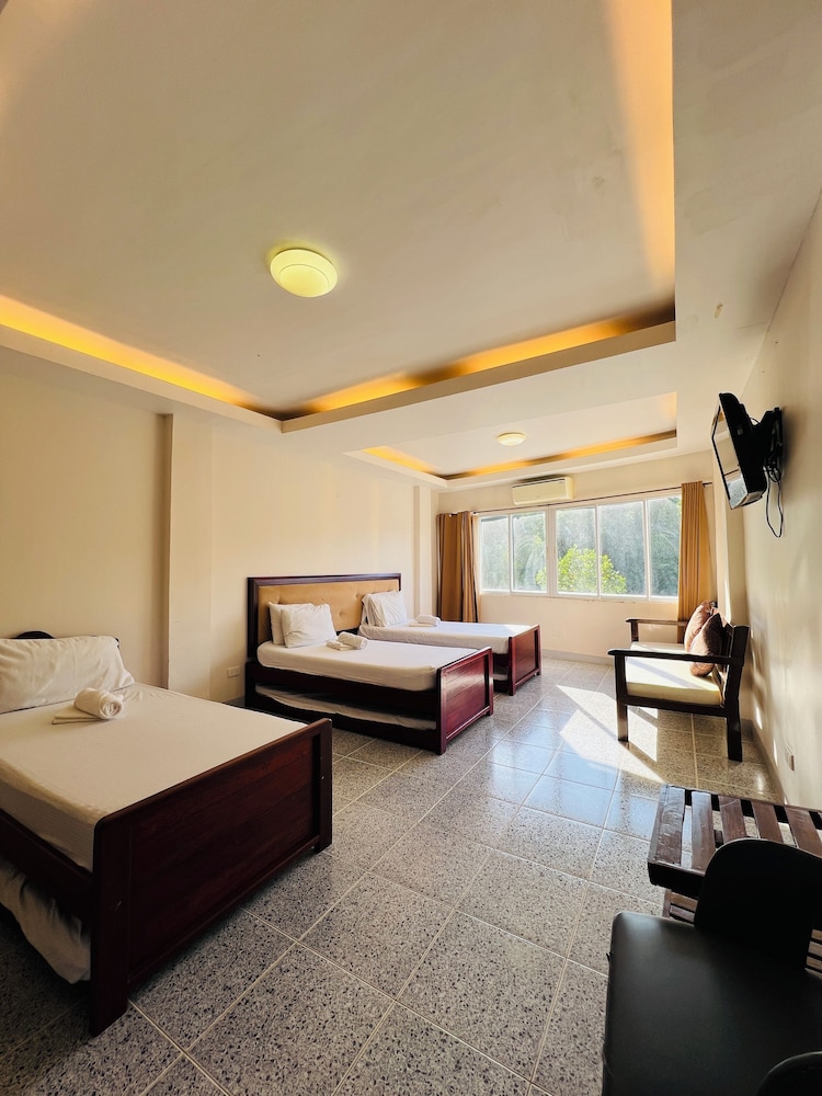 Signature Shared Dormitory, Women Only, Marina View, Poolside photo 1