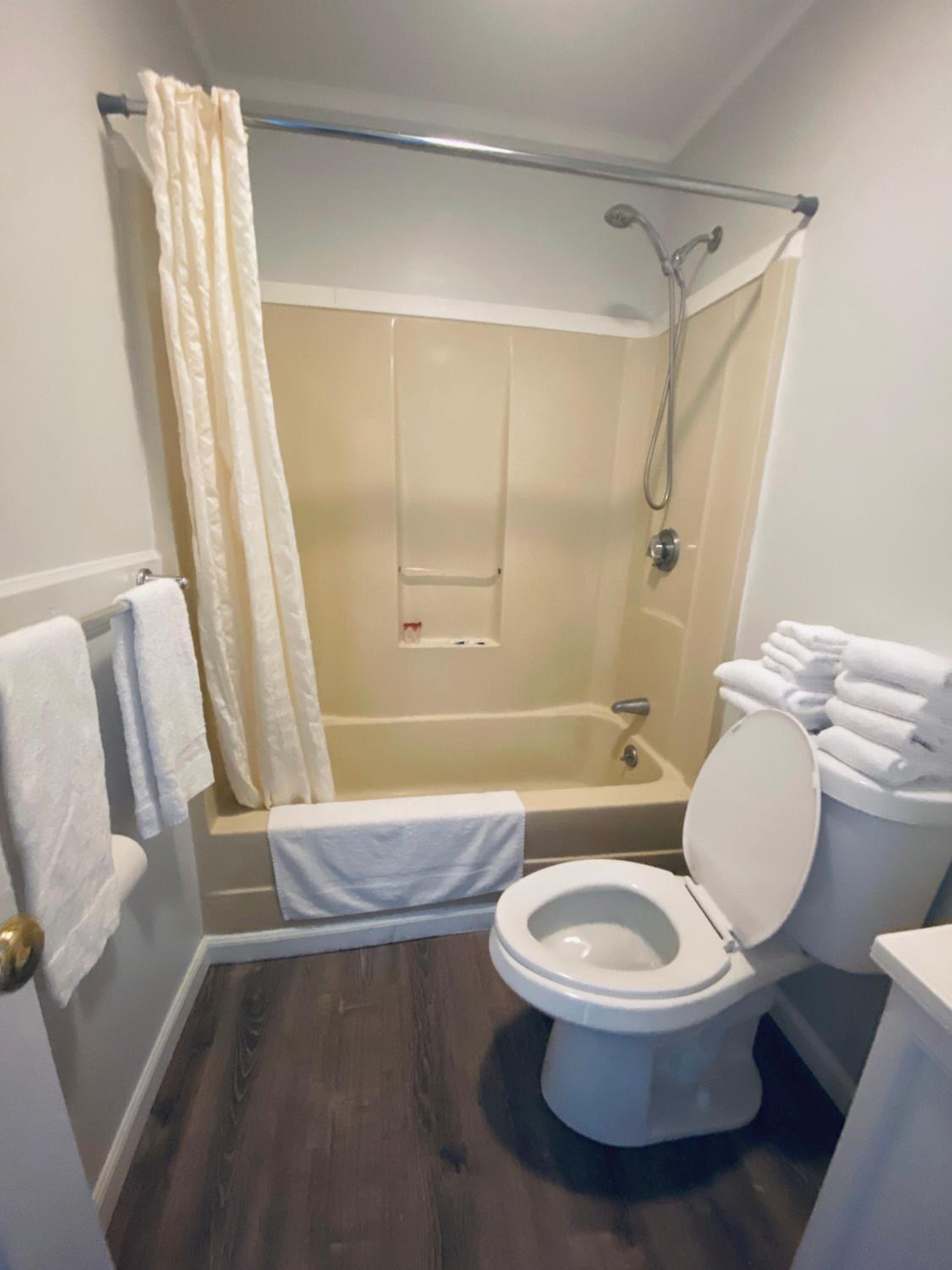 Double Room with Balcony - Photo 2