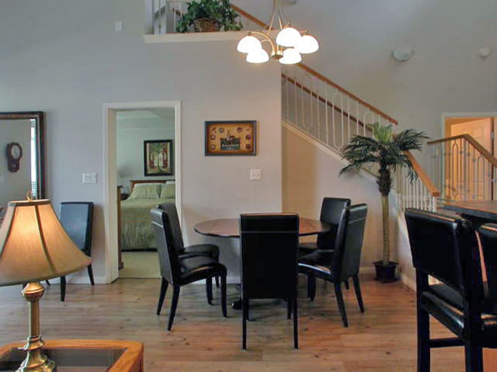 Deluxe Townhome, 3 Bedrooms photo 3