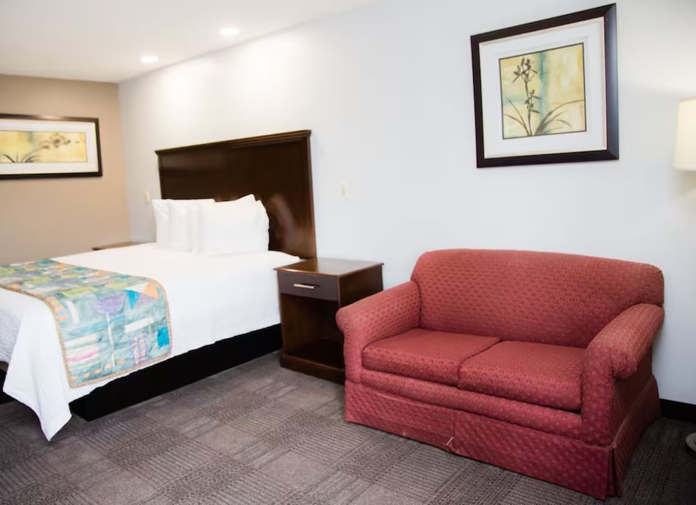 Room, 1 King Bed - Photo 3