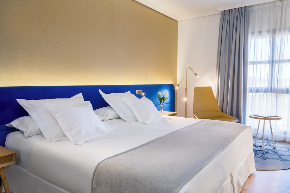Deluxe Triple Room (1 Adult + 2 Children)