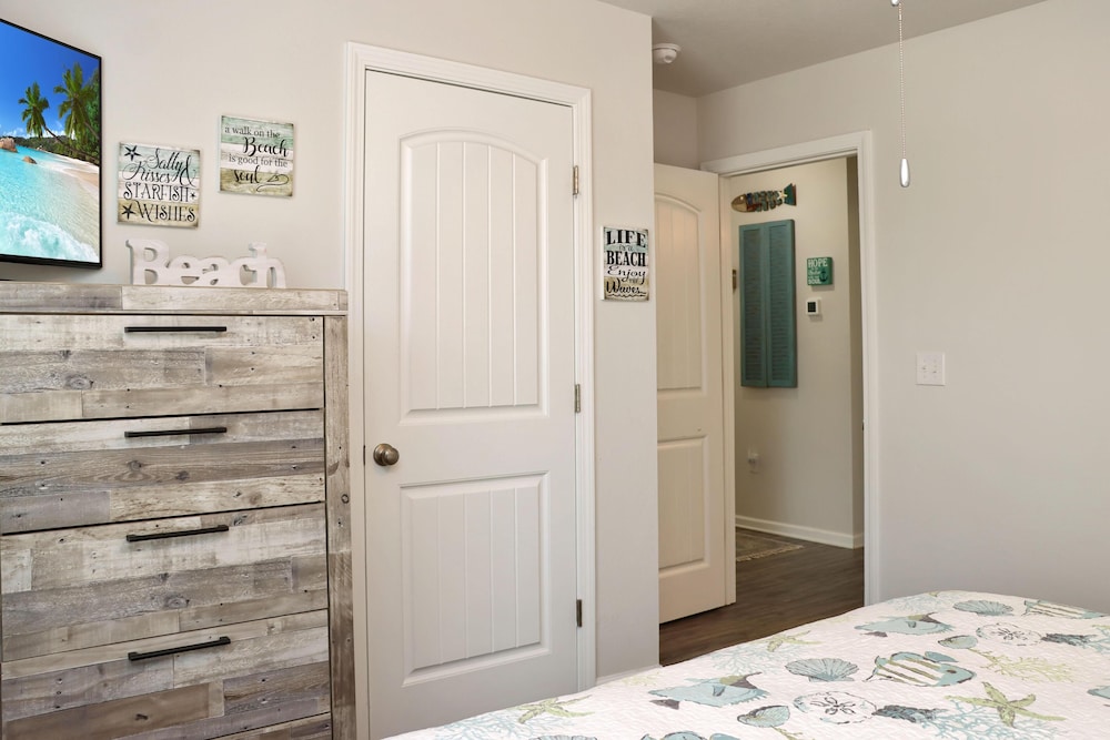 House, Multiple Beds (Saltwater Serenity) photo 1