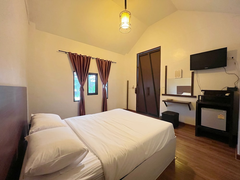 Standard Room, 1 Queen Bed, Non Smoking photo 3