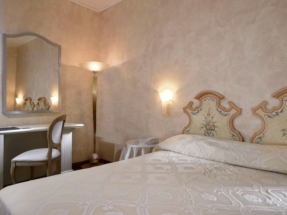 Classic Double or Twin Room photo 3