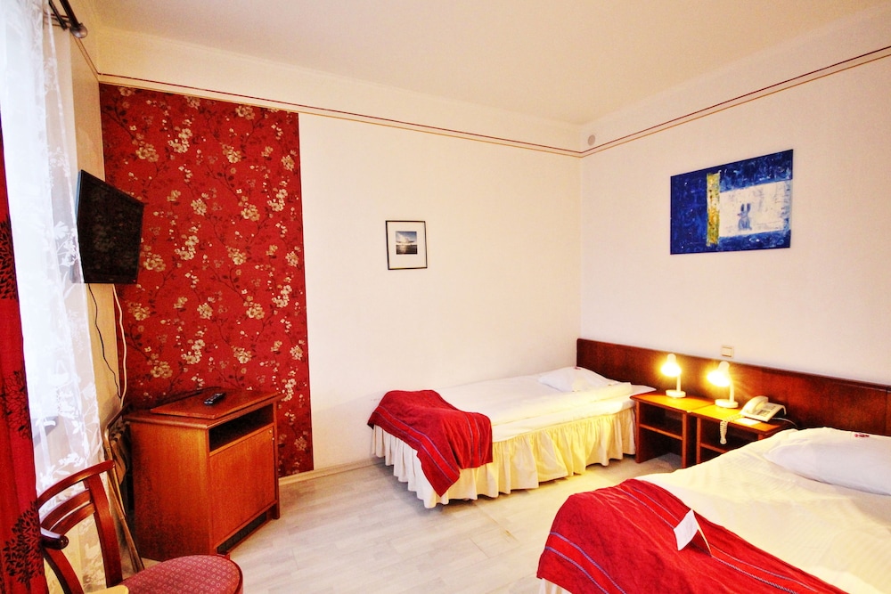 Double or Twin Room - Photo 2