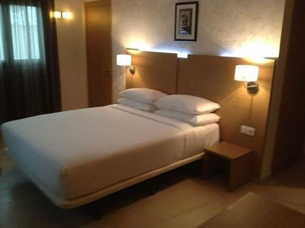 Standard Double or Twin Room photo 3