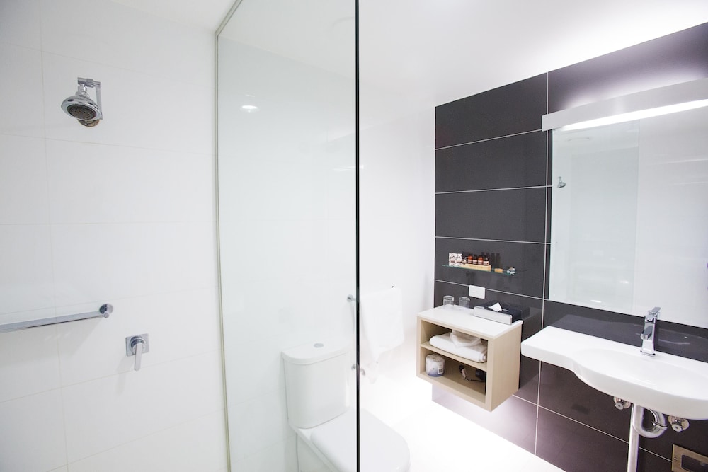 Executive Room, 1 King Bed, Non Smoking, Balcony - Photo 3