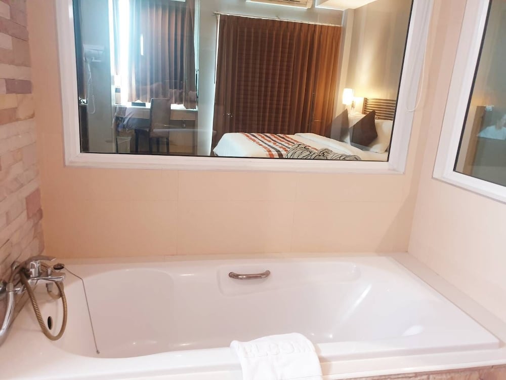 Deluxe Room, 1 Bedroom photo 2