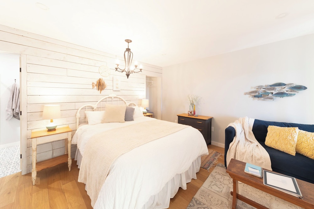 Sand Dollar Suite (not Pet friendly) photo 1