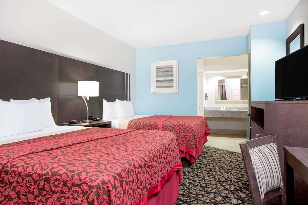 Room, 2 Queen Beds, Accessible, Non Smoking (Mobility/Hearing, Roll-In-Shower) photo 2
