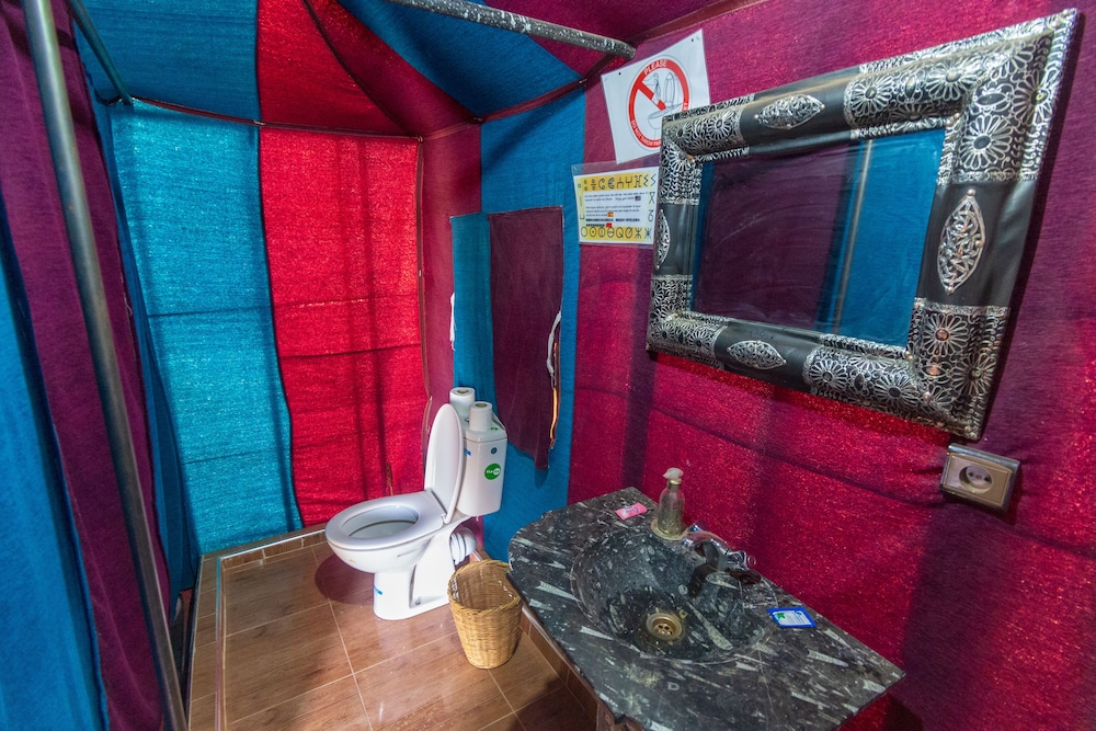 Deluxe Tent, 3 Twin Beds photo 2