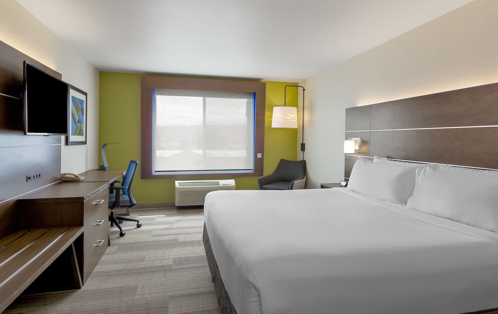 Room, 1 Double Bed, Accessible, Bathtub (Mobility) - Photo 1