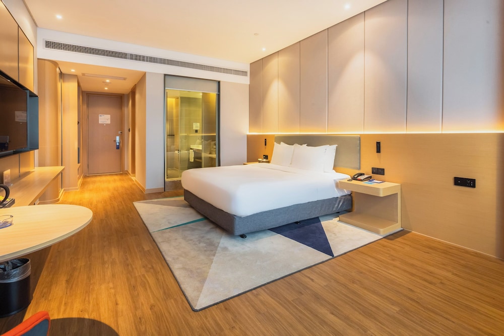 Standard Room, 1 King Bed (Extra Floor Space) - Photo 3