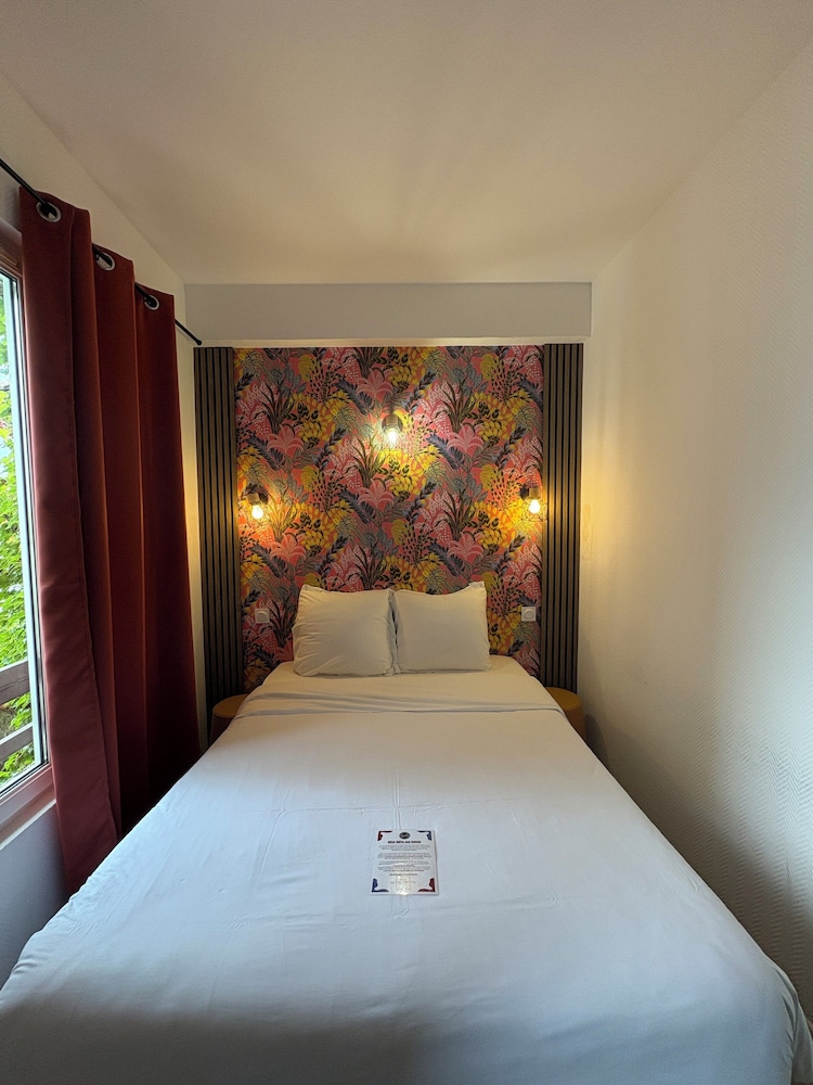 Standard Double Room (140 cm bed) - Photo 9