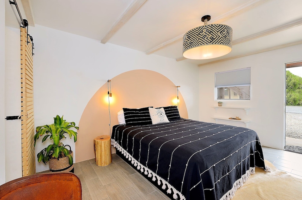 Design Room, 1 Queen Bed, Accessible photo 1