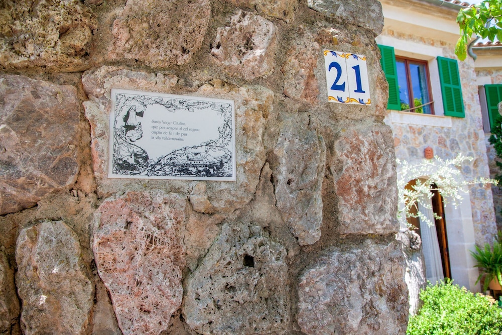 Villa photo 2