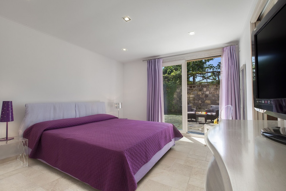 Villa, Multiple Bedrooms (22 people)