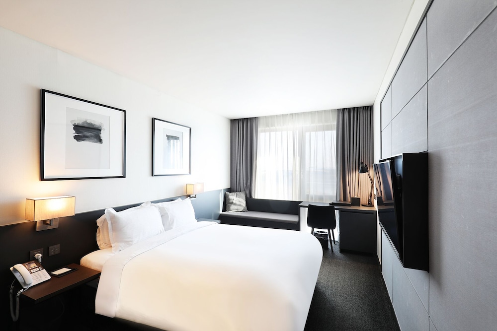 Premier Double (Complimentary Pool Access for 2) - Photo 9